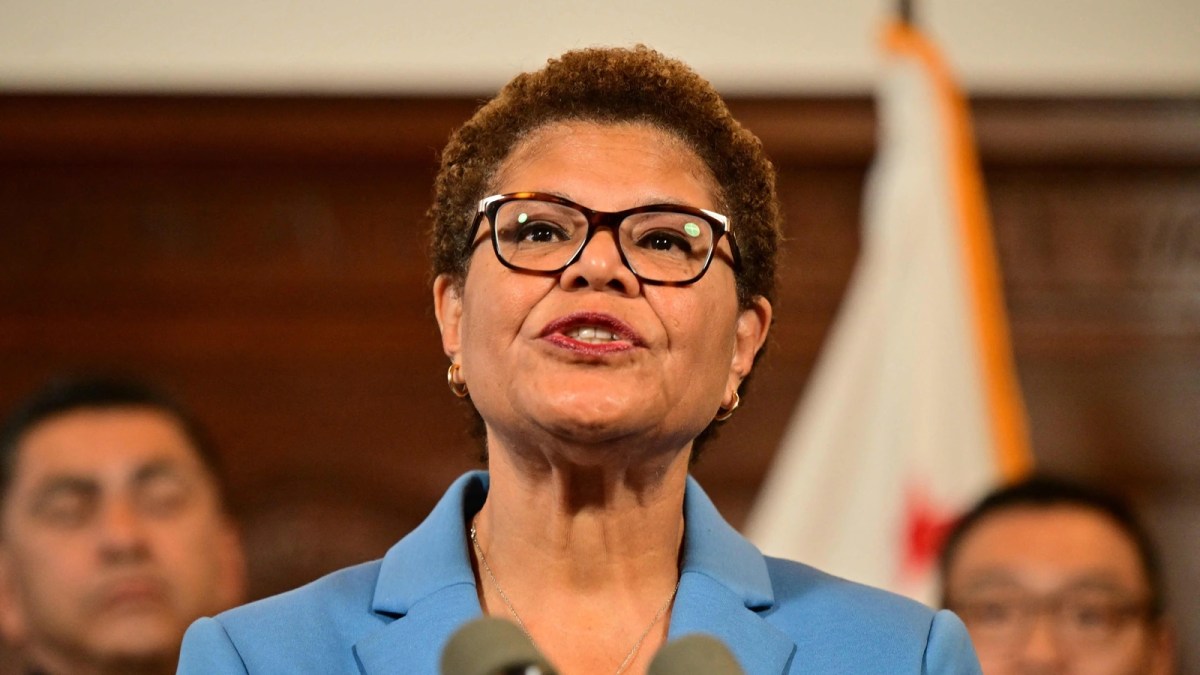 Video shows Mayor Karen Bass refuse to answer L.A. fires